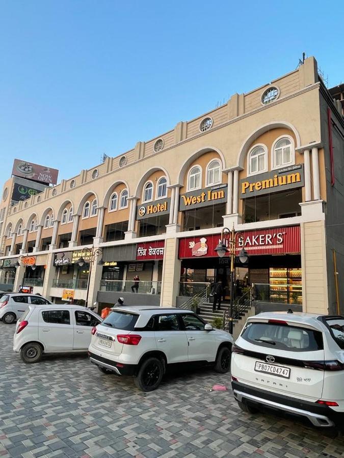 Hotel West Inn Premium Kharar 외부 사진