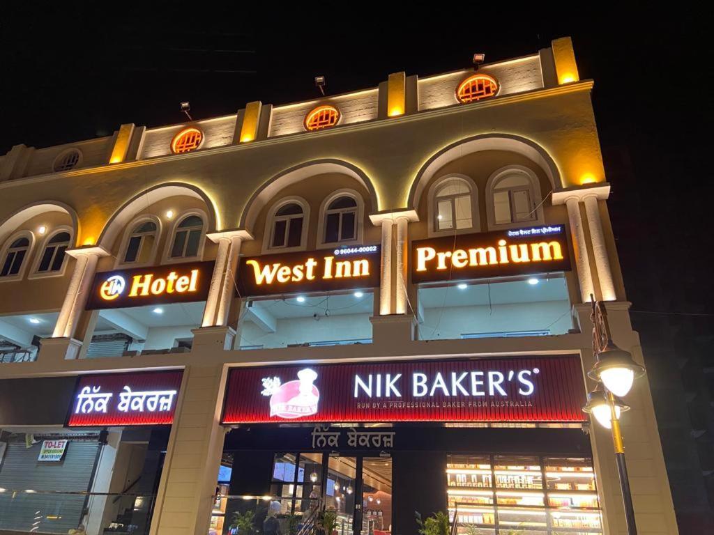 Hotel West Inn Premium Kharar 외부 사진