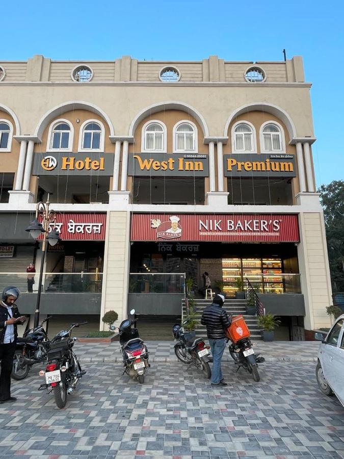 Hotel West Inn Premium Kharar 외부 사진